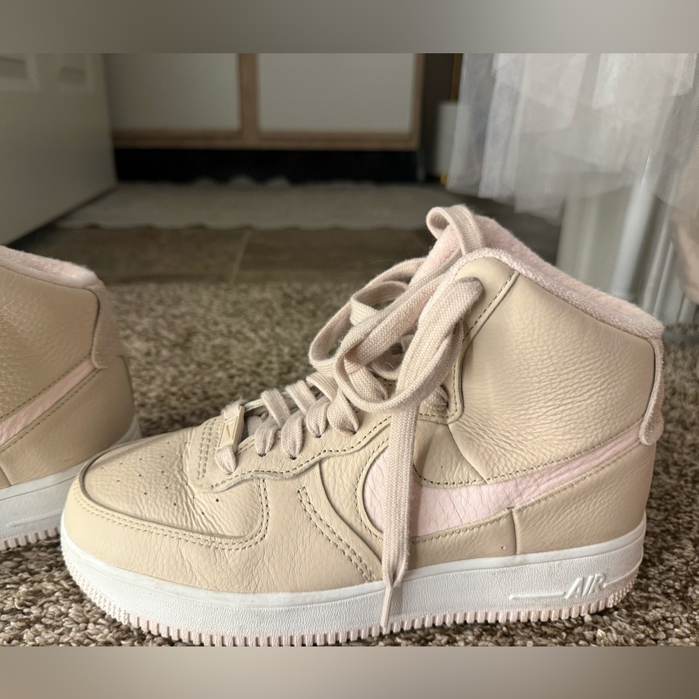 Nike Women’s High-Top Sneakers in Beige with Pink Accents